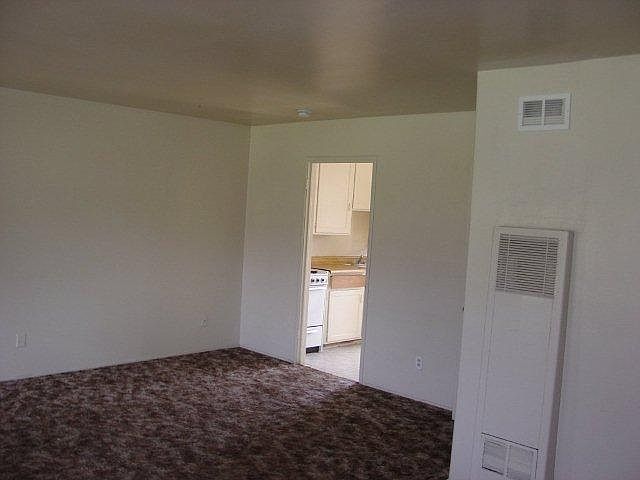 2nd image of 909 Barney St