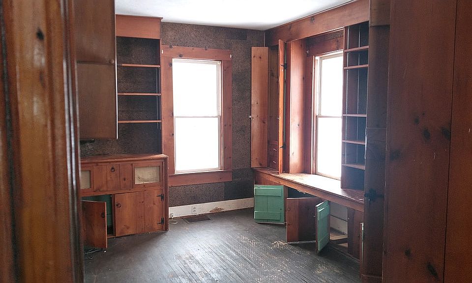2nd image of 38 Belden Ave