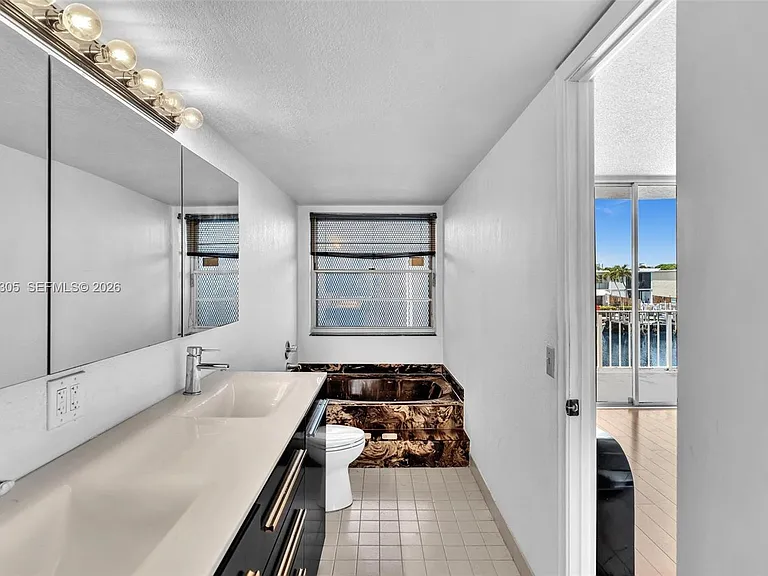 825 NE 26th Ave — Photo 25