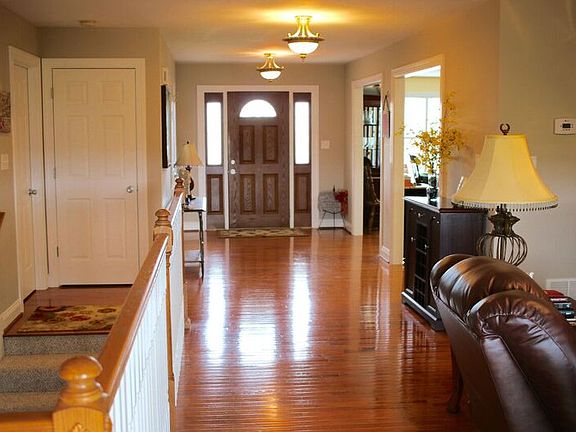 2nd image of 212 Quail West Dr