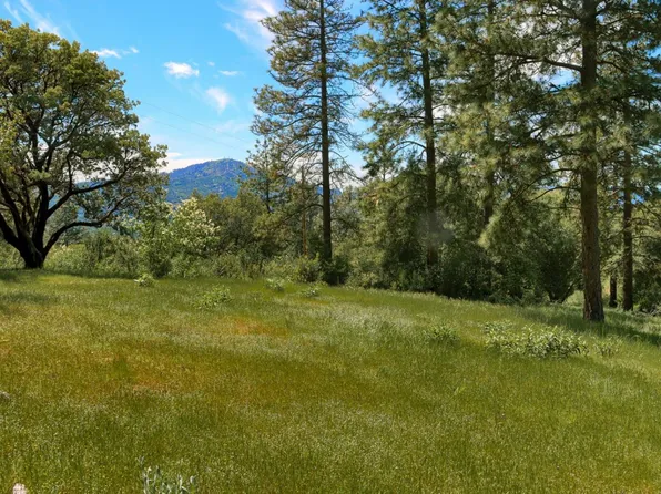 8 Timberwood Ln, Oakhurst, CA 93644