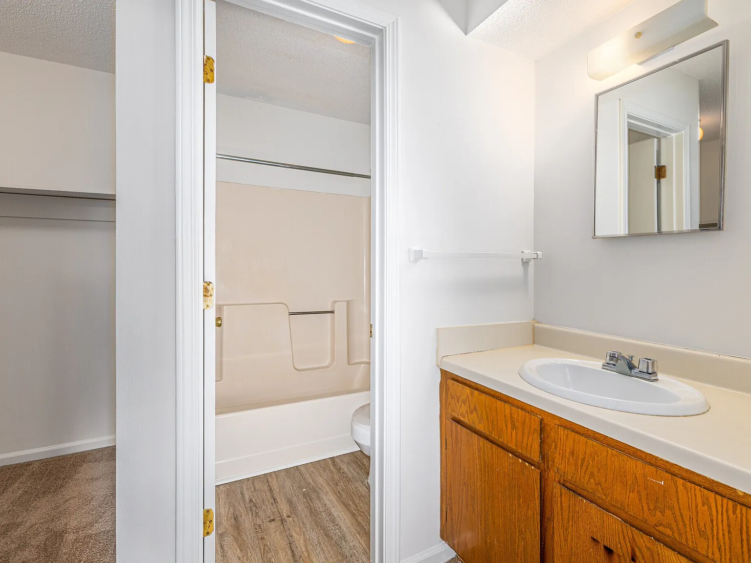Cambridge Apts - Building 16 - E — Photo 3