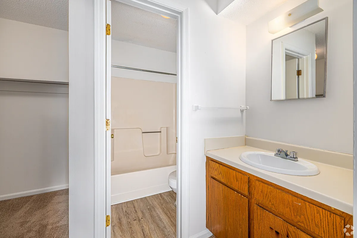 Building Photo - 3703 Southborough Rd #11A