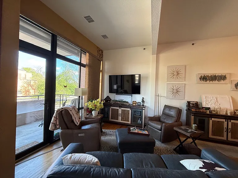 210 W Magnolia St #210 — Photo 17