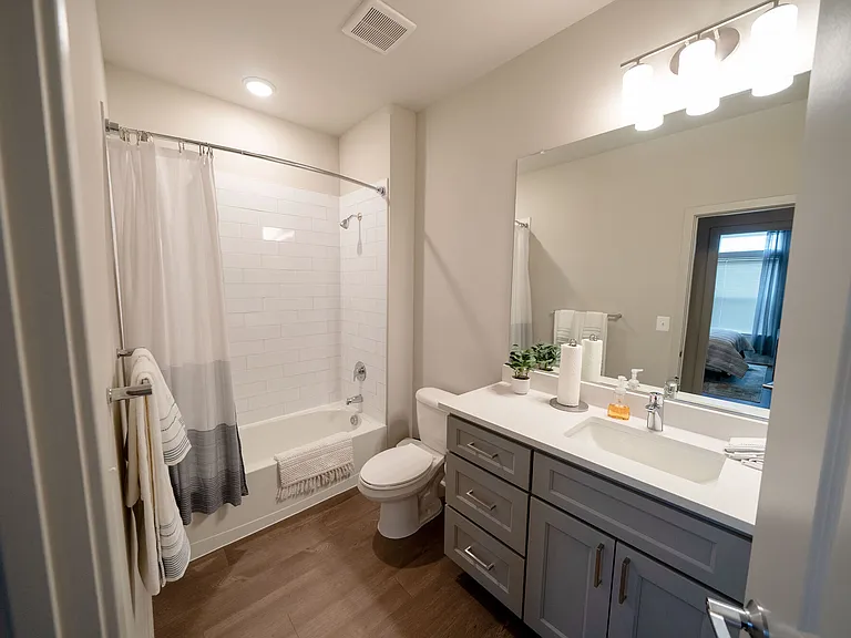 Hall Bath with Tub (Model 2BD/2BA Apt)