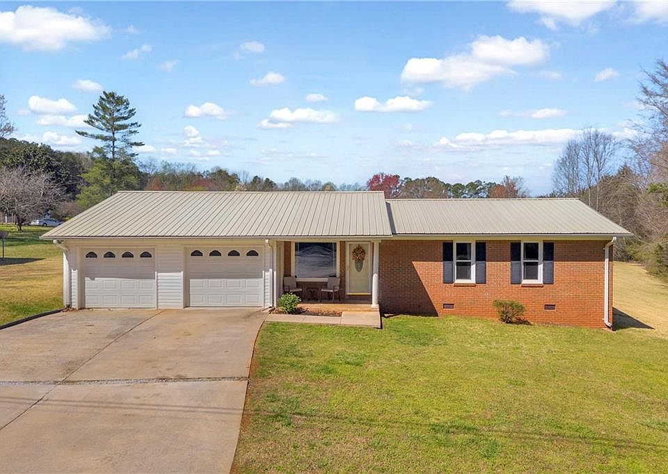 1st image of 586 Eastanollee Byp