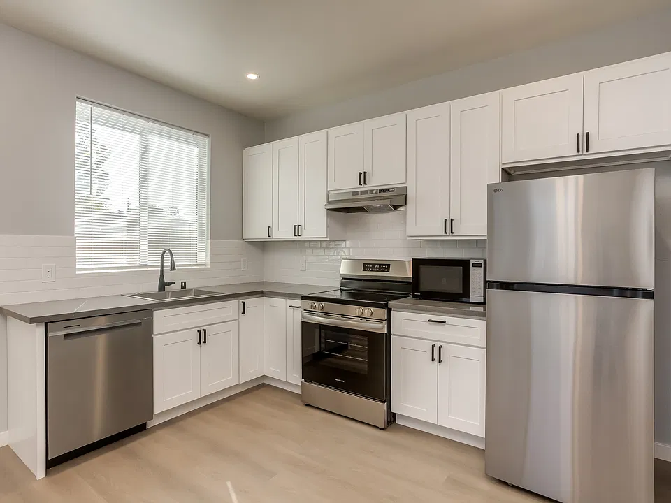 325 N 18th St