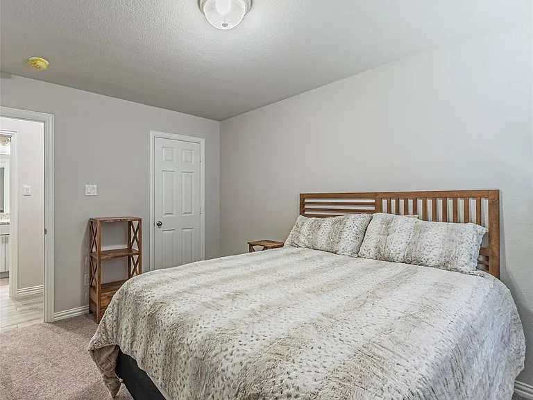 579 Ruthye Ln — Photo 7