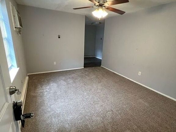 3rd image of 409 Lily St #32