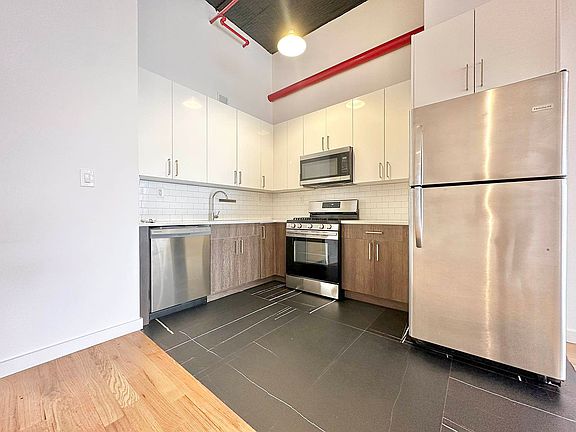 4th image of 255 McKibbin St #511