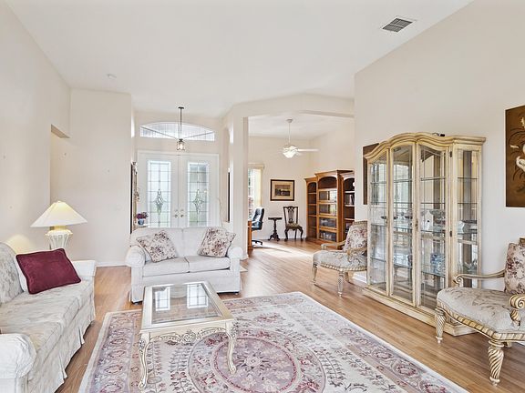 3rd image of 306 NW Bayside Court
