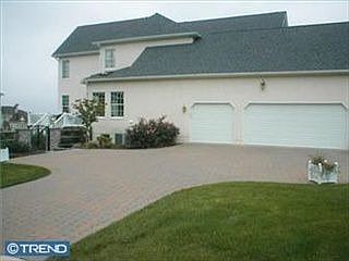 3rd image of 328 Clubhouse Ln