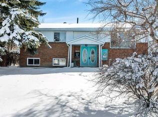 5223 N 48th Ave, Sylvan Lake, AB T4S 1G5