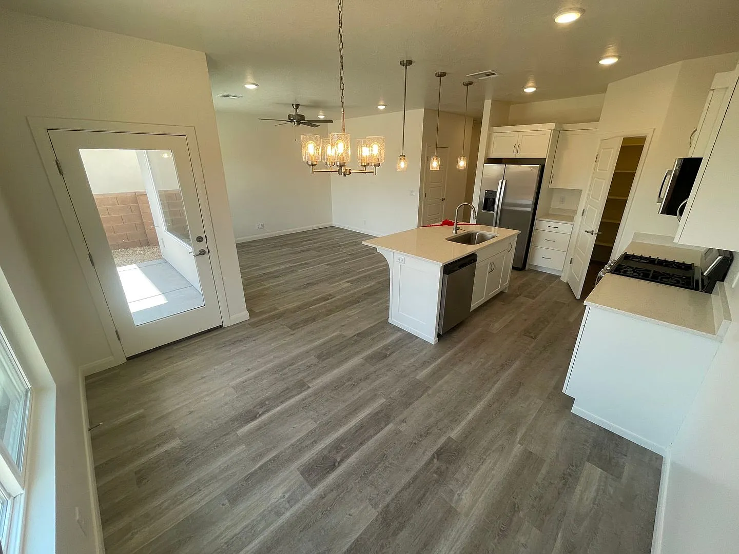 Four Bedroom White Trails Home — Photo 3