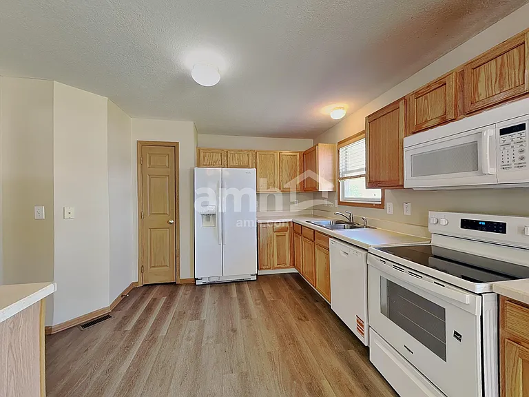 485 Sycamore Creek St — Photo 3