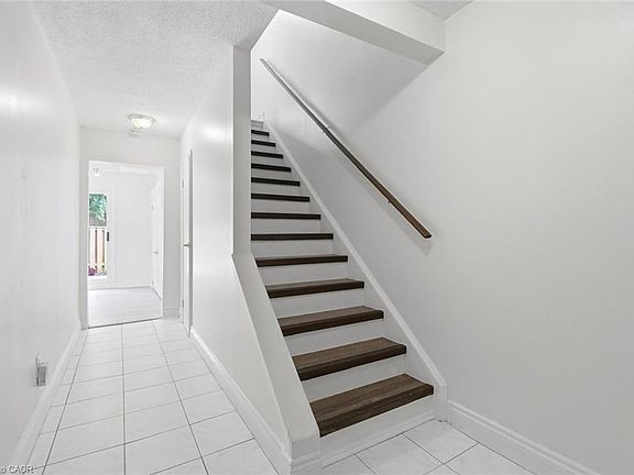 4th image of 985 Limeridge Rd E #25