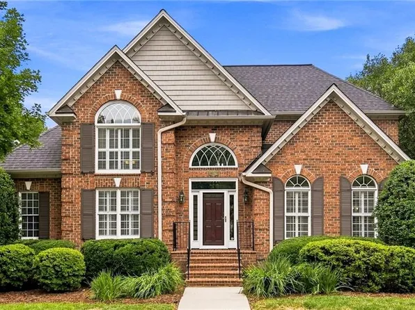 4600 Century Oaks Ln, Winston Salem, NC 27106