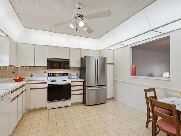 150 S Hollybrook Ter APT 303, Pembroke Pines, FL 33025