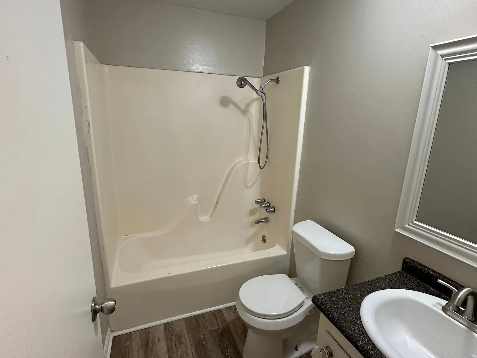 2 bed, $800 — Photo 2
