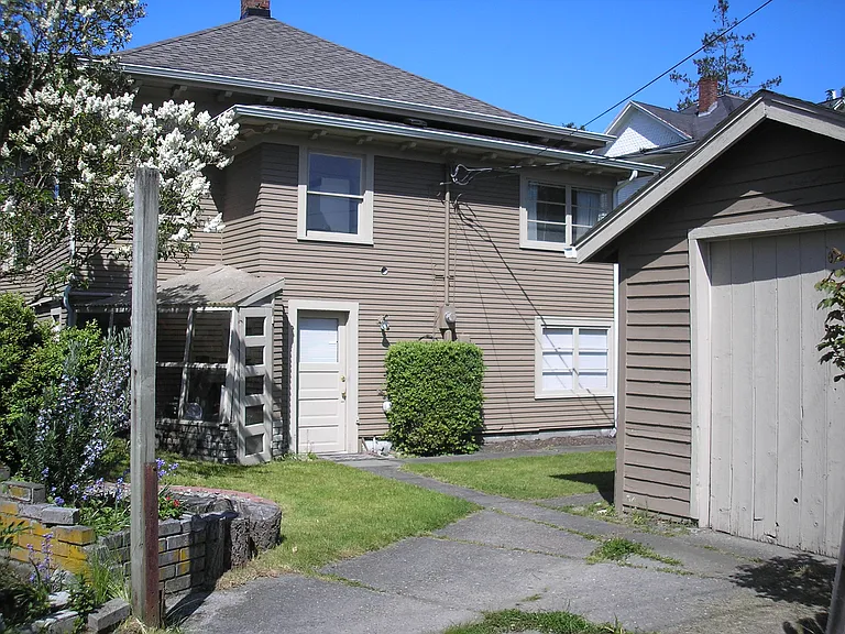 5516 12th Ave NE — Photo 4