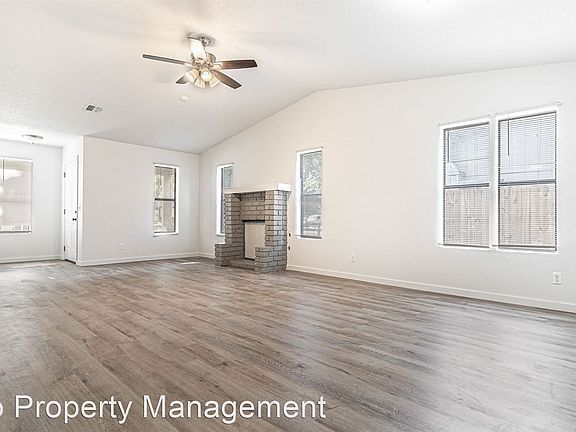 3rd image of 1010 N Turtle Creek Dr