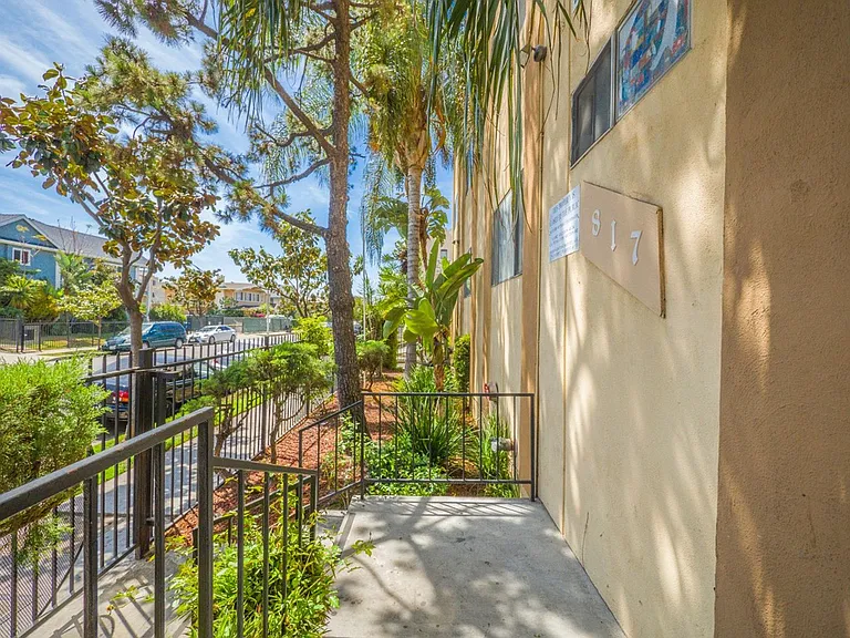 817 S. St. Andrews Pl — Photo 17