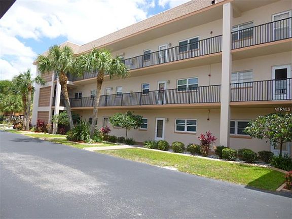 2nd image of 8 Glencoe Pl APT 205