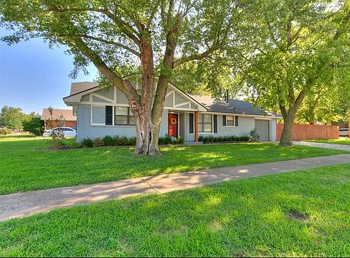 2020 W Brooks St Photo 1