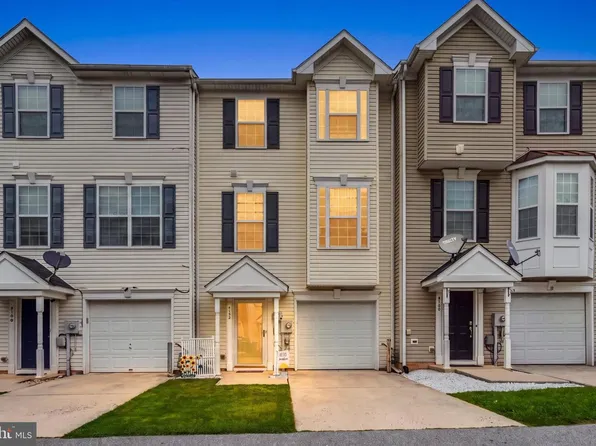 4152 Strawbridge Ct, Dover, PA 17315