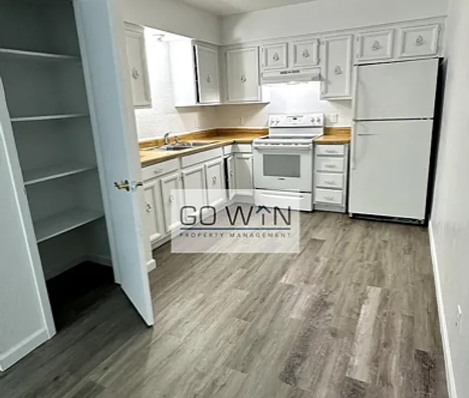 151 E Ingram St — Photo 2