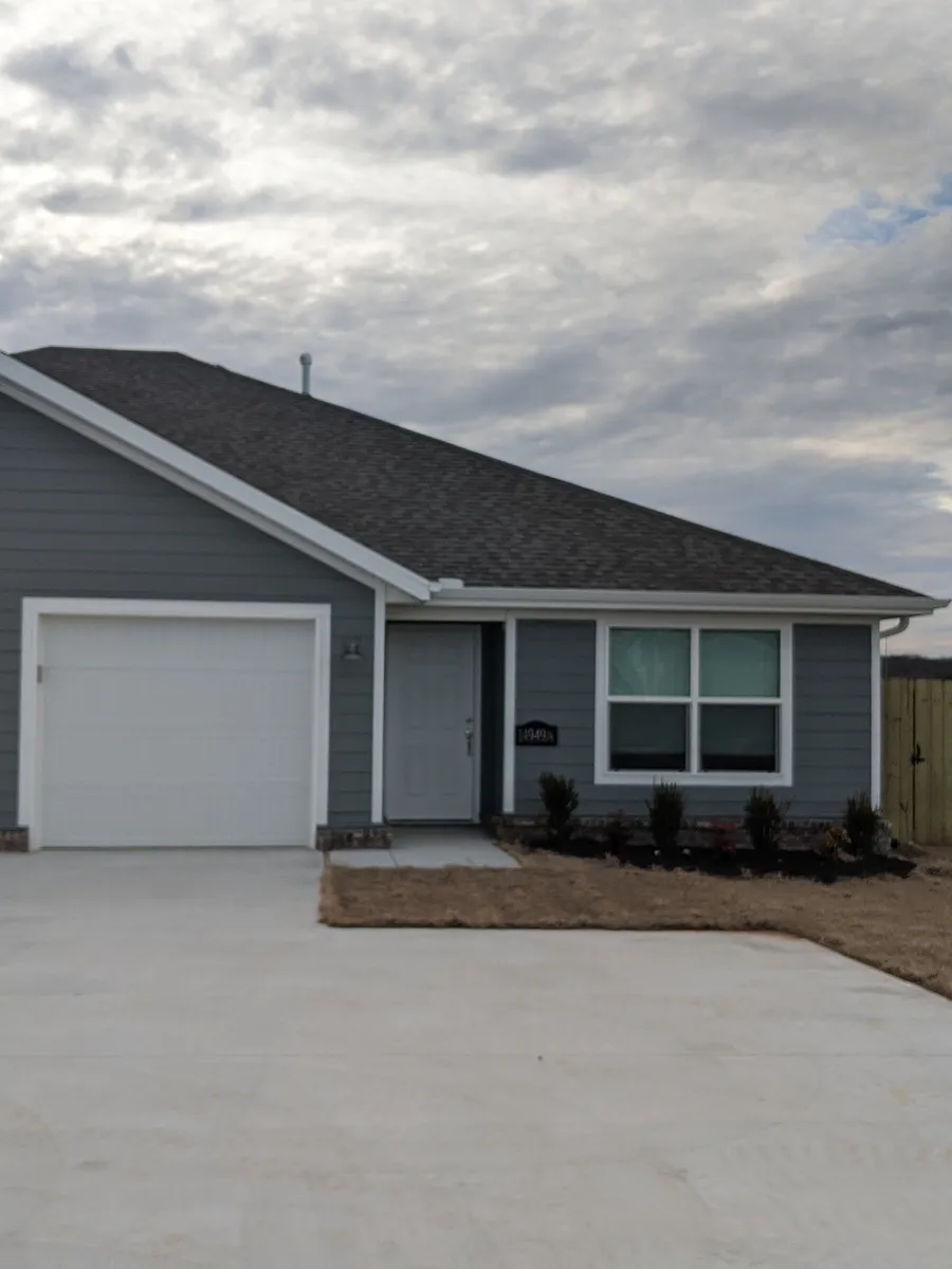 Building Photo - 2700 N Teresa Dr #A