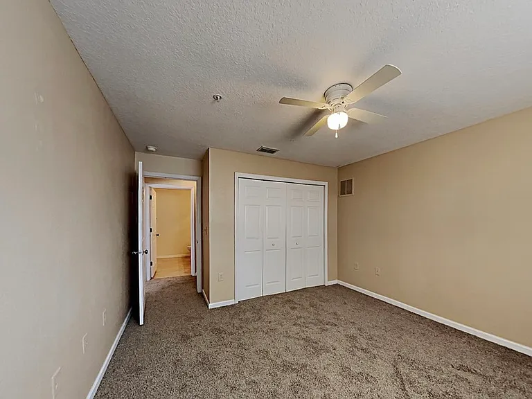 5800 Lake Pointe Village Cir #612 — Photo 12