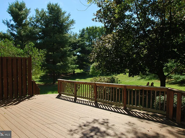 15705 Anamosa Dr — Photo 28