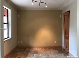 6902 SW 83rd Pl, Miami, FL 33143