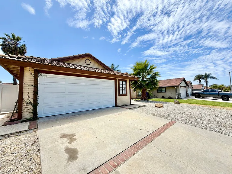 29677 Woodlands Ave — Photo 3