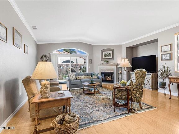 5th image of 935 Burgundy Ct