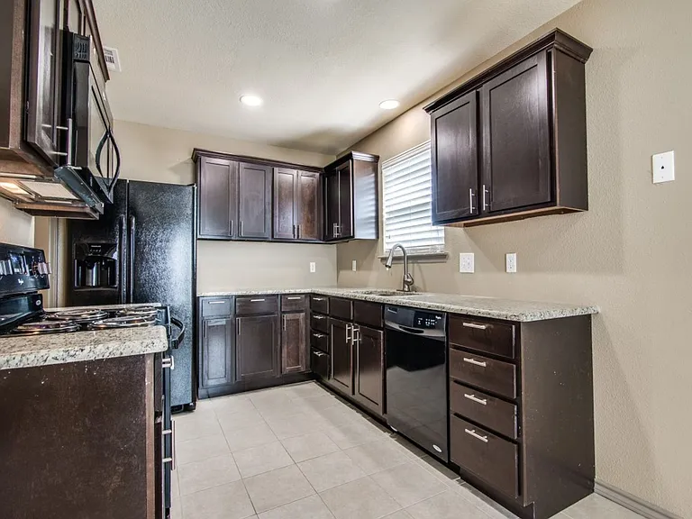 7716-7718 Sable Ln — Photo 6