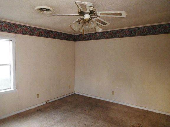 2nd image of 628 E Cherry St