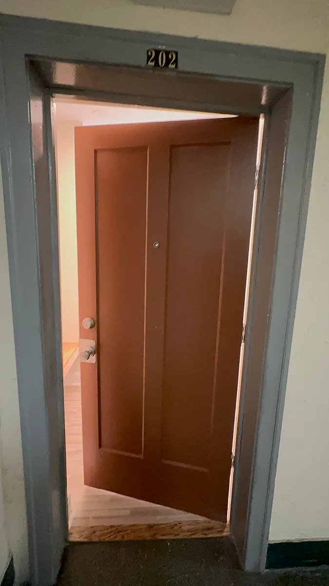 Building Photo - 3140 W 59th St #202