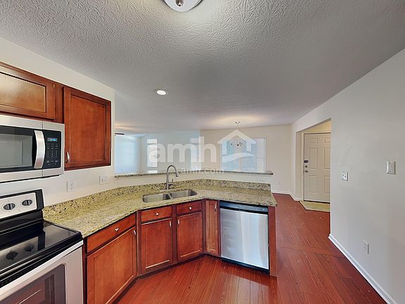 4th image of 1961 Creekview Dr