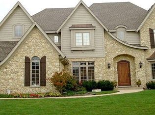 39W600 Henry David Thoreau Pl, St Charles, IL 60175