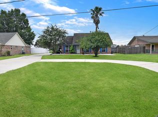 10290 Lake Park Ave, Gonzales, LA 70737