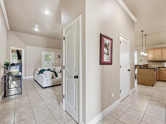 3rd image of 6645 Reese