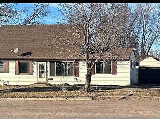 308 W Bridge Ave, Flandreau, SD 57028