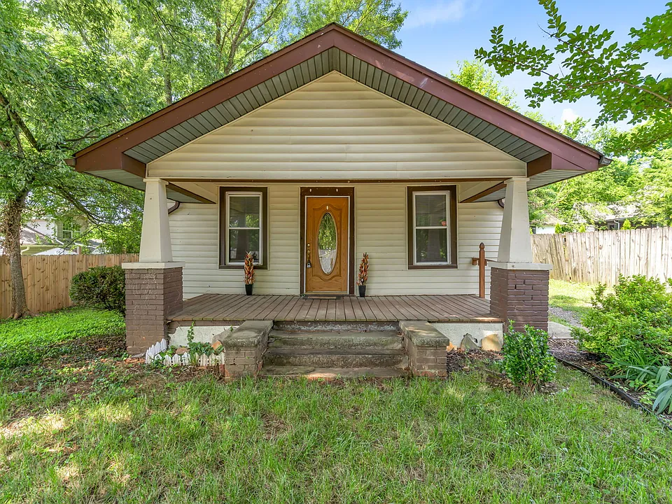 1811 Fleming St