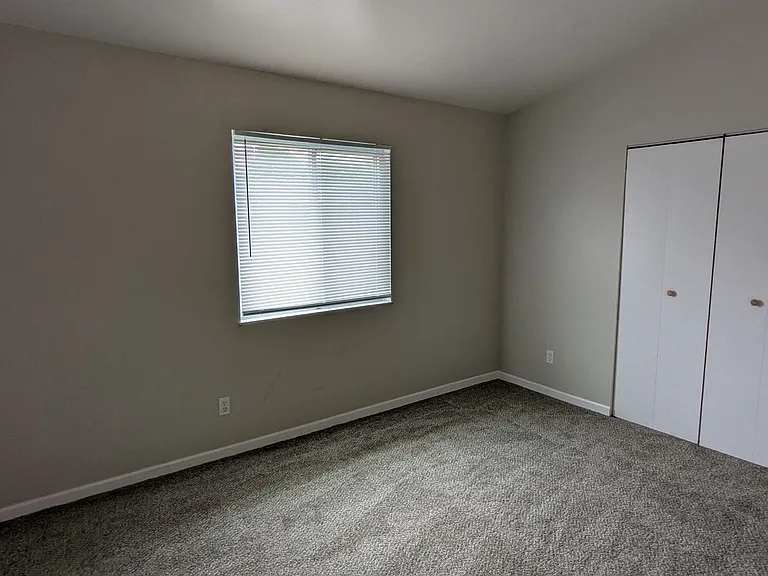 509-515 Zahn Dr — Photo 20