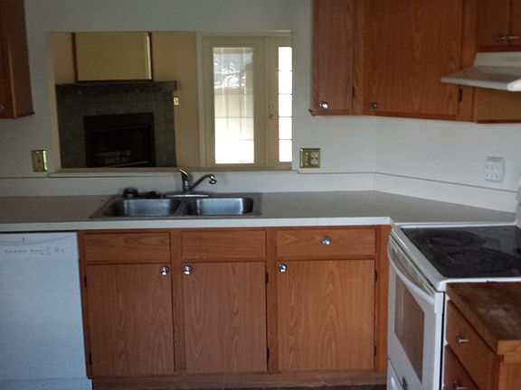3rd image of 2464 Lackland Dr