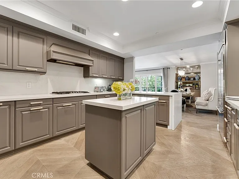 277 S Spalding Dr #201 — Photo 16