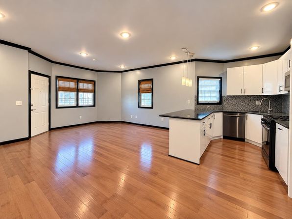56 E 48th St Floor 1