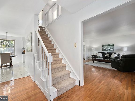 3rd image of 219 Dock Rd